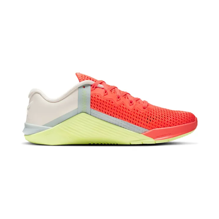 nike-metcon AT3160-800