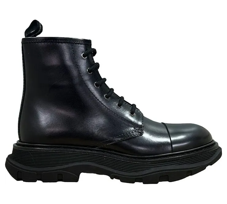 Alexander McQueen Tread Lace-Up Combat Leather Boot Black (652885WHSW11000)