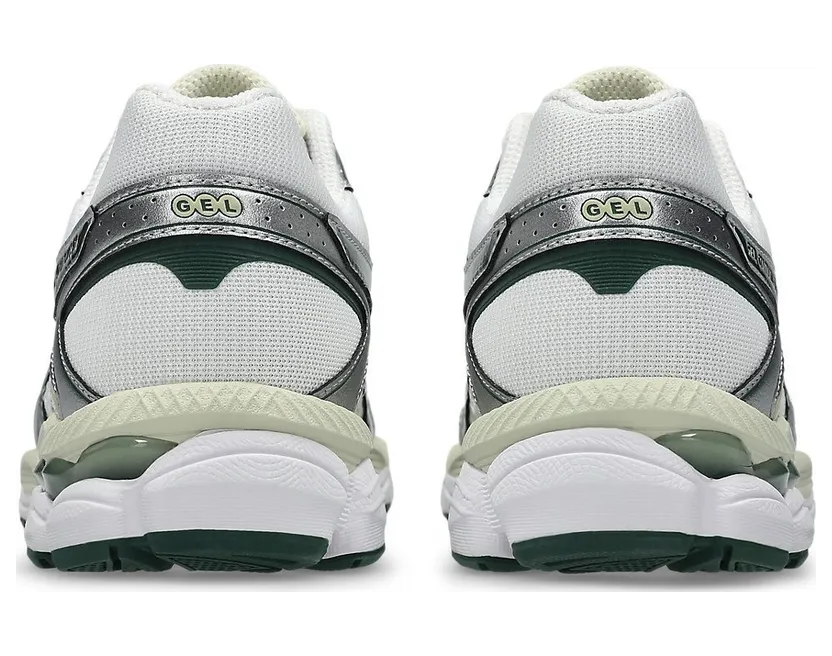Asics Gel-Cumulus 16 “White Forest Night”: Weiß mit Kante (5)