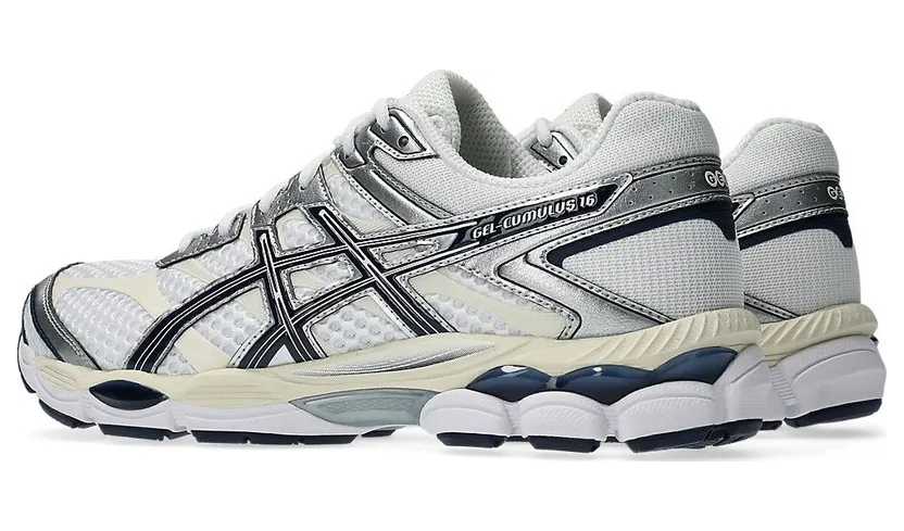 Asics Gel-Cumulus 16 “White Midnight”: Weiß-Navy für jeden Tag (3)