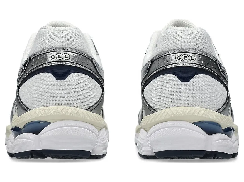 Asics Gel-Cumulus 16 “White Midnight”: Weiß-Navy für jeden Tag (5)
