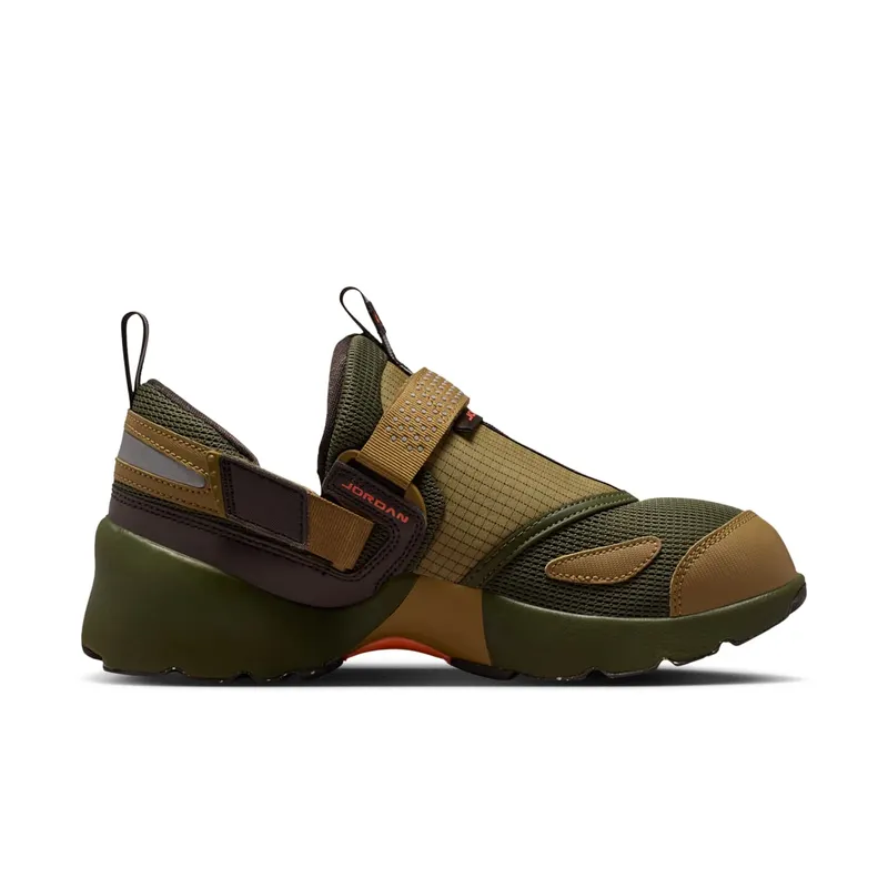 Air Jordan Trunner Bruin (IO4190-300)