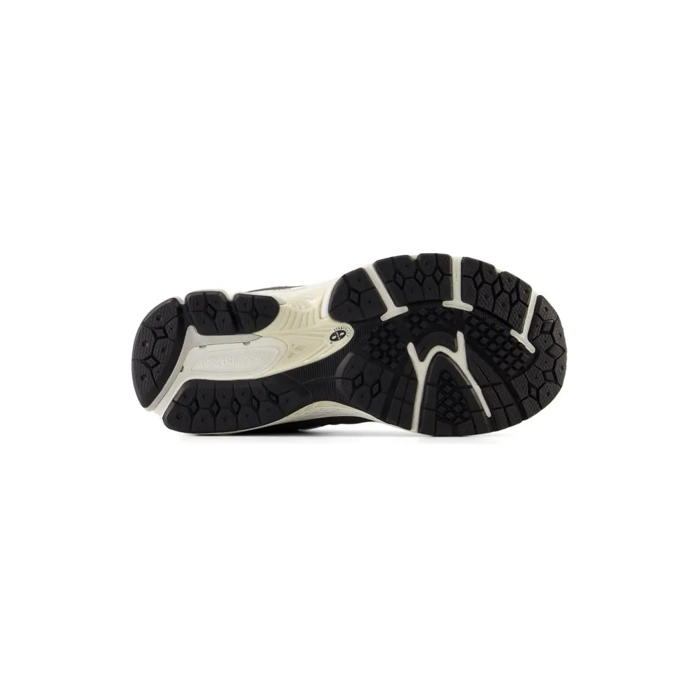 New Balance 2002R Magnet Lead (GC2002FB)
