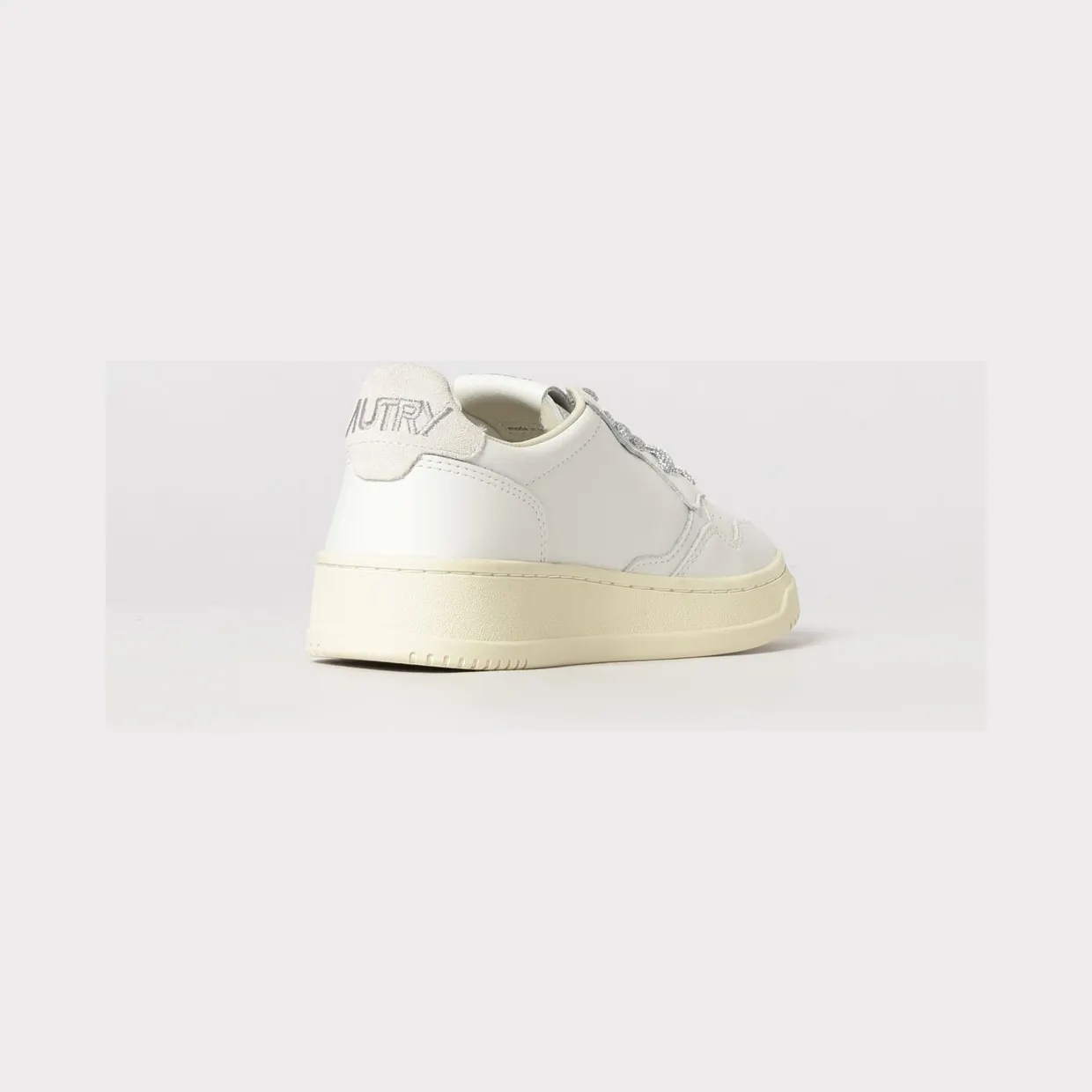 Autry Medalist Low Sneakers in Smooth Calf Leather with Perforated Toe White (AULWSW03) (2)
