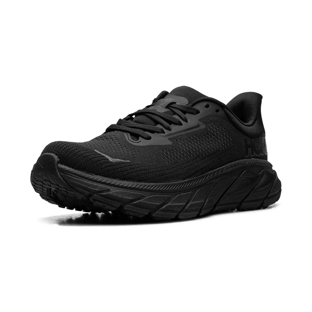 Hoka Arahi 7 Wide “Black / Black” (1147890-BBLC)