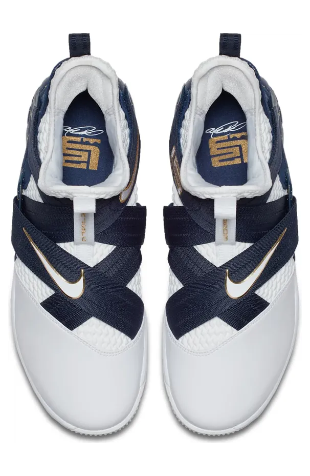 nike-lebron AO4054-100