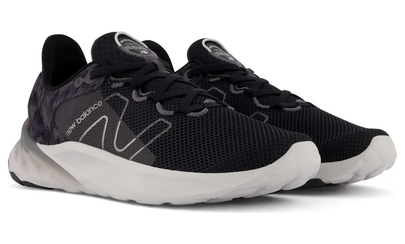 new-balance-sneaker MROAVCK2