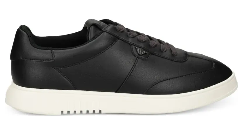 Emporio Armani Sneakers mit Logo-Schild – Schwarz (EM003062AF20004)