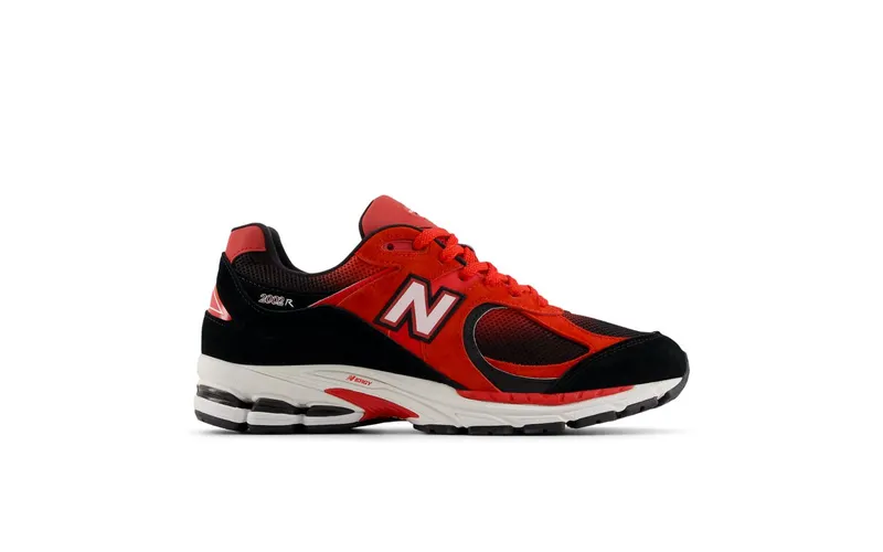 New Balance 2002R “Black/True Red” (U2002RZA)