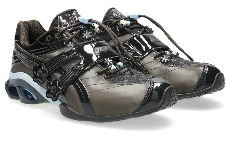 Cecilie Bahnsen x ASICS GEL-Kinetic FR “Black Coffee” komt 12 september (3)