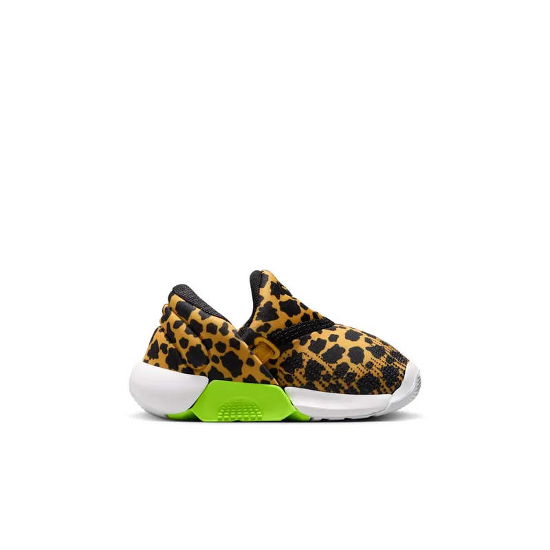 Nike Swoosh Go “University Gold / Volt / White / Black” (IV5719-700)