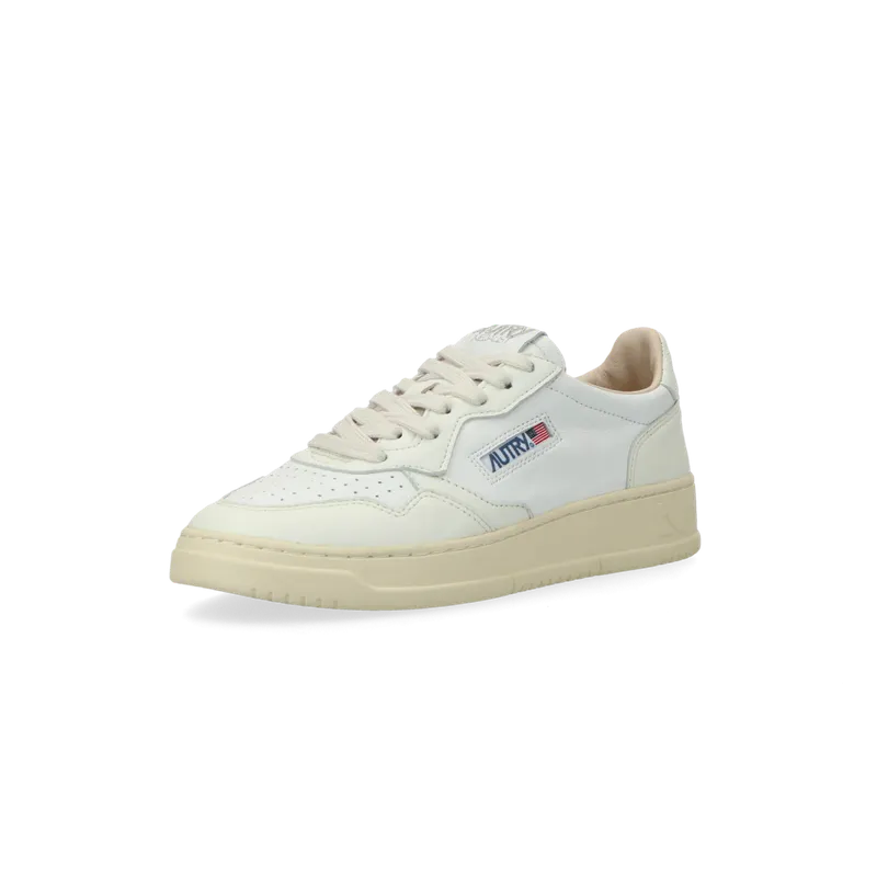 Autry Medalist Low W (goat / wash / white / white) – AULWGH01