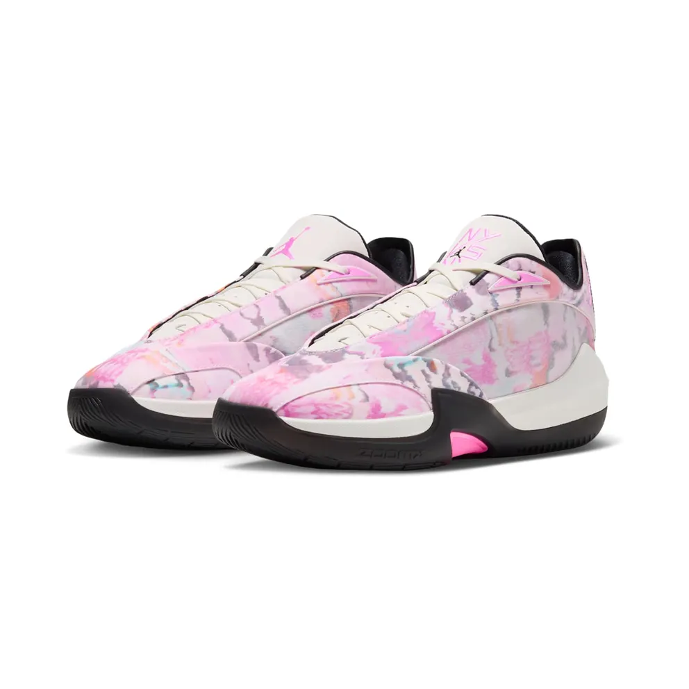 Jordan Triangle – NY vs. NY – “Sail / Black / Pink Beam” (IO3373-100)
