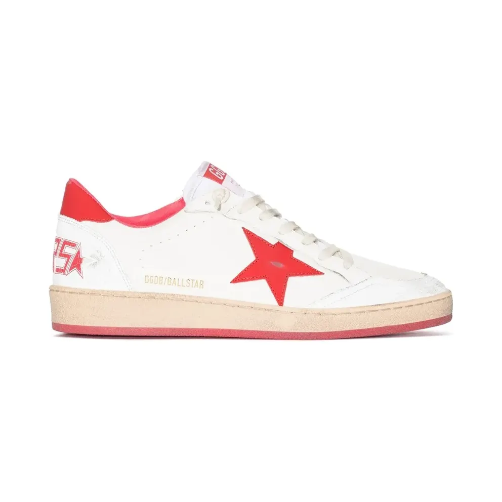 Golden Goose Ball Star aus weißem Nappaleder mit grünem Lederstern und Fersenlasche (GWF00117F000325)