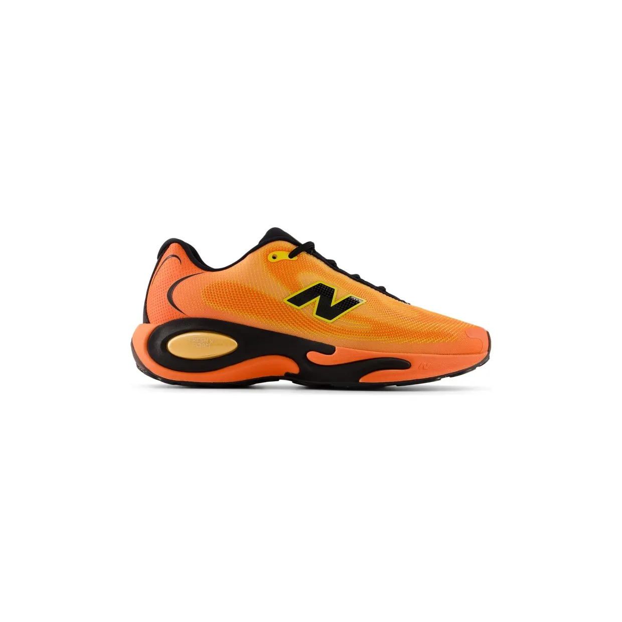 new-balance-sneaker MACR16P7