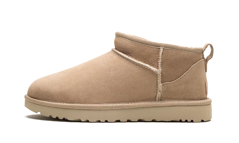 UGG Classic Ultra Mini “Sand”: de zachtste basis onder je winterlook