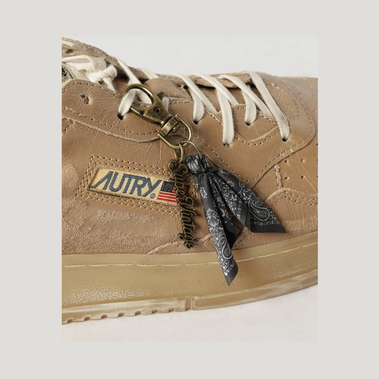 Autry Medalist Low Super Vintage Patent Leather Sneakers with Worn Effect Brown (AVLMTW01) (3)