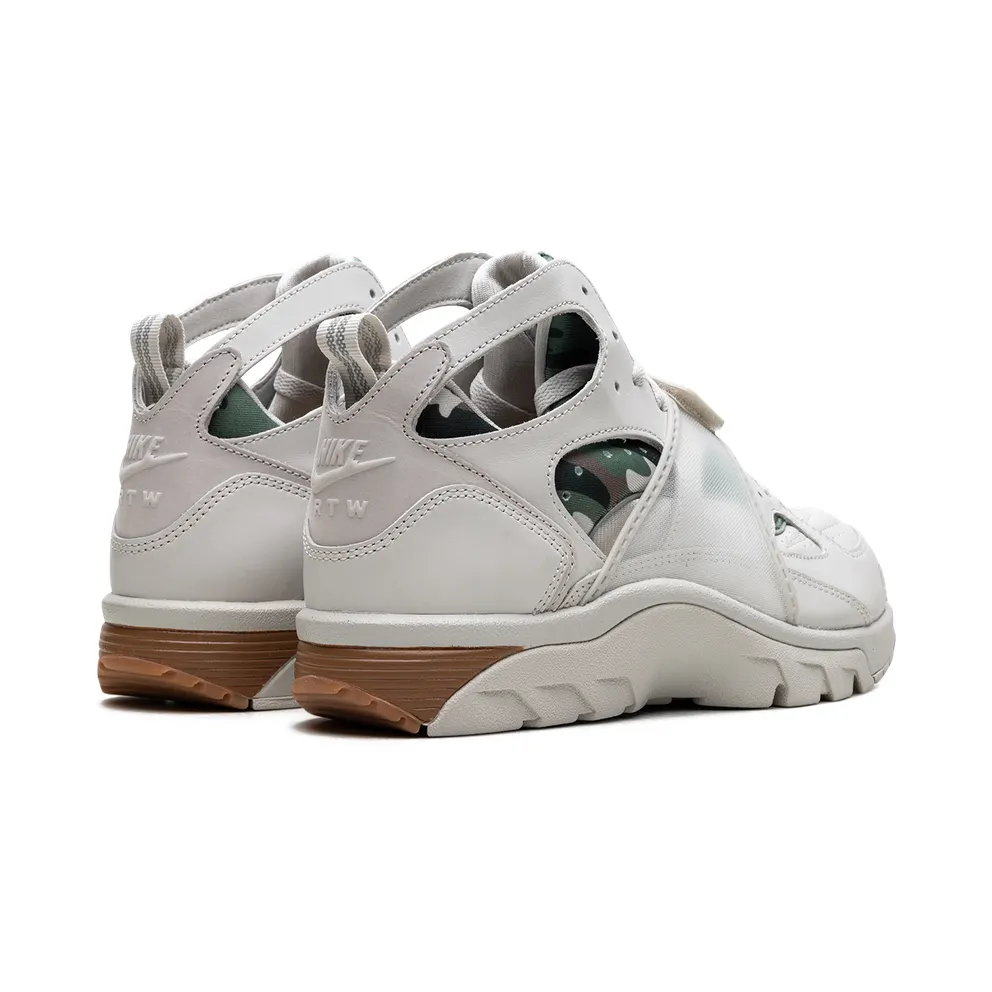 Nike Trainer Huarache “Corteiz – Light Bone” (FQ8793-002)