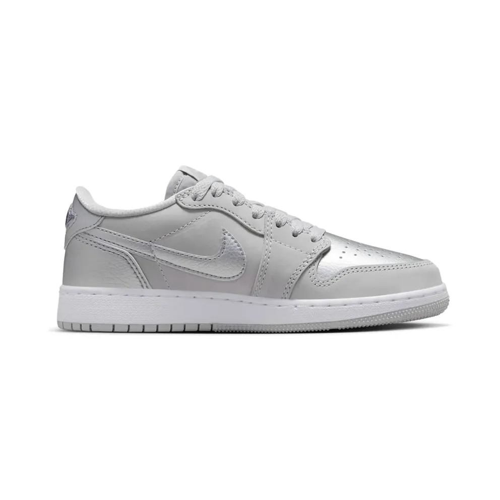 Jordan 1 Low OG GS “Metallic Silver” (CZ0858-002)