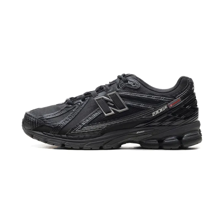 New Balance 1906 “Black Silver Metallic”: heb je die isolatie nodig?