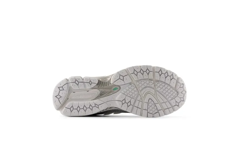 New Balance 1906F “White Silver Metallic” (U190611X)