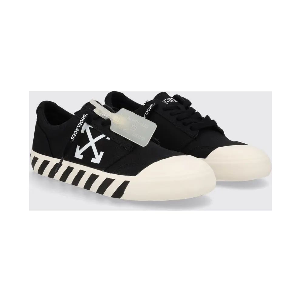 Off-White Vulcanized Low-Top Canvas with Contrast Arrow Logo Black (M2APC9F0011001)