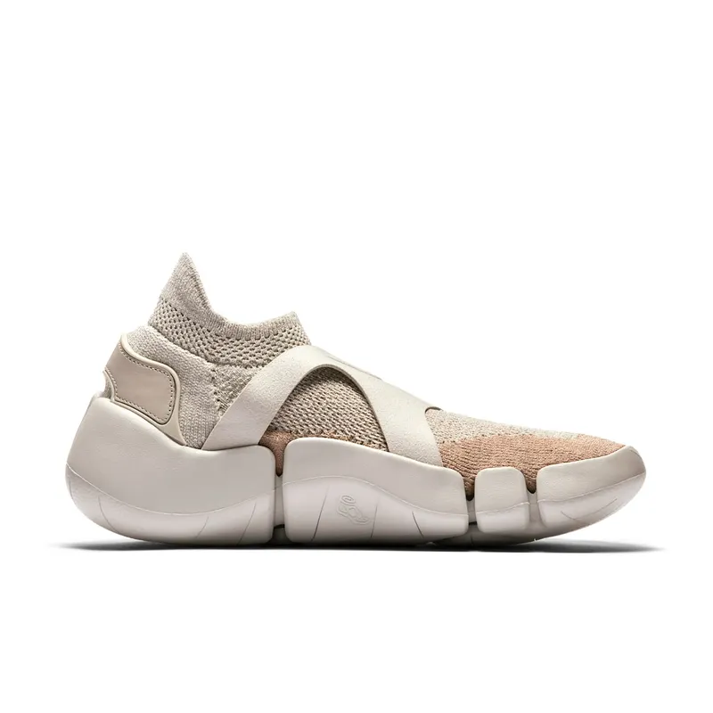 Nike Footscape Flyknit DM Light Bone Light Bone/Dark Grey-Dark Grey-Sand (AO2611-001)