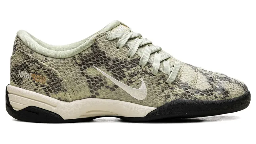 Nike Total 90 SE Sneakers mit Schlangen-Print – Braun (IB4204)