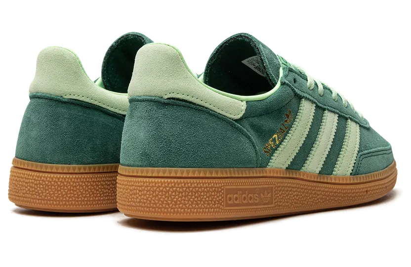 adidas Handball Spezial “Collegiate Green”: groen op groen, toch rustig (2)