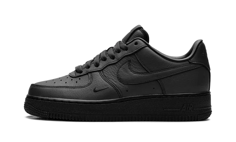 Nike Air Force 1 Low “.SWOOSH – Triple Triple Black” (HJ9348-001)