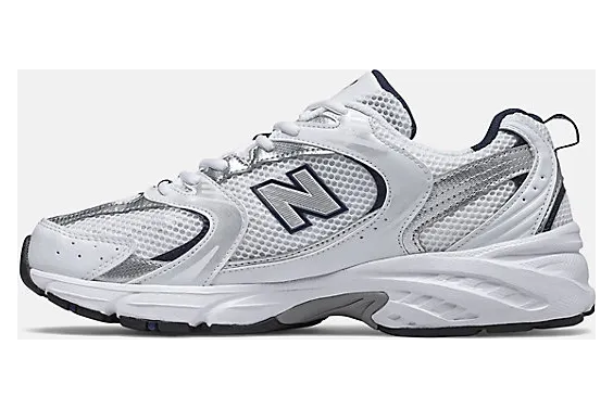 New Balance 530 “White Silver Navy”: de klassieker die iedereen heeft (2)