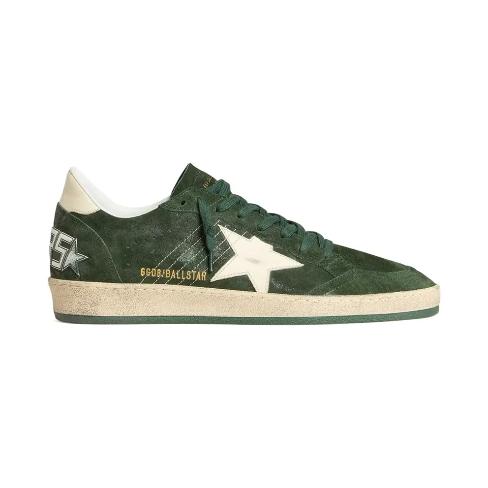 Golden Goose Ball Star aus grünem Wildleder mit weißem Lederstern und Fersenlasche (GMF00117F007204)
