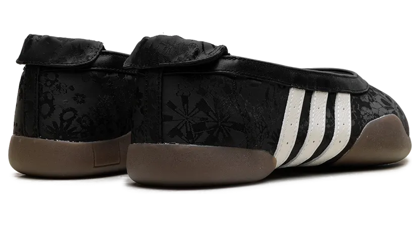adidas Taekwondo Mei “Core Black”: plat profiel met een verborgen bloemenprint (2)