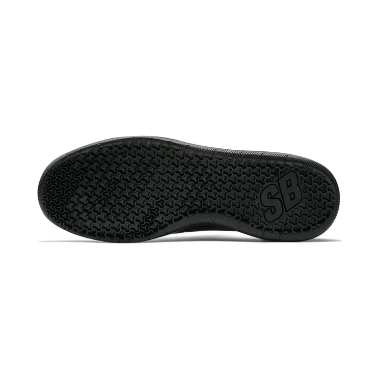 nike-free AA4272-003