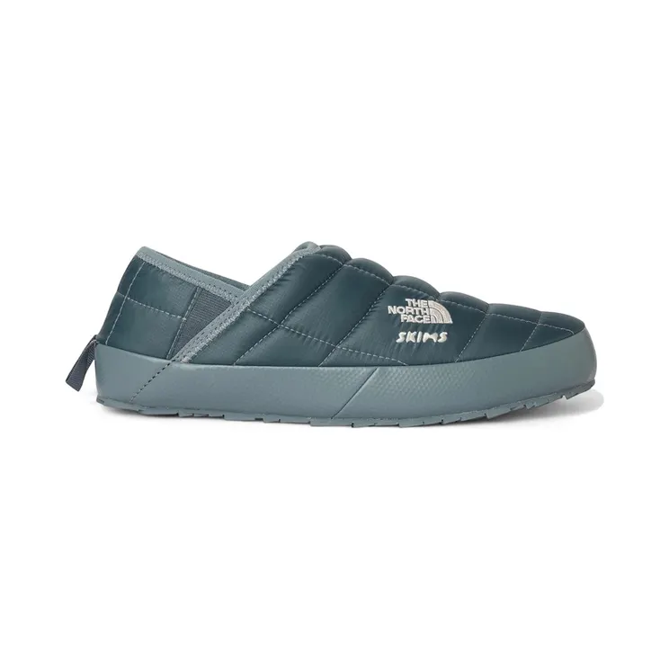 The North Face Thermoball Traction Mule V SKIMS Kyanite (NF0A8DAC-UB0)