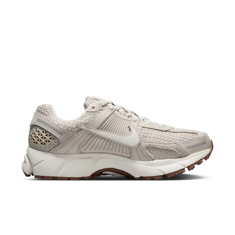 Nike Zoom Vomero 5 Light Orewood Brown/Metallic Silver/Gum Medium Brown/Sail (FZ3780-101)