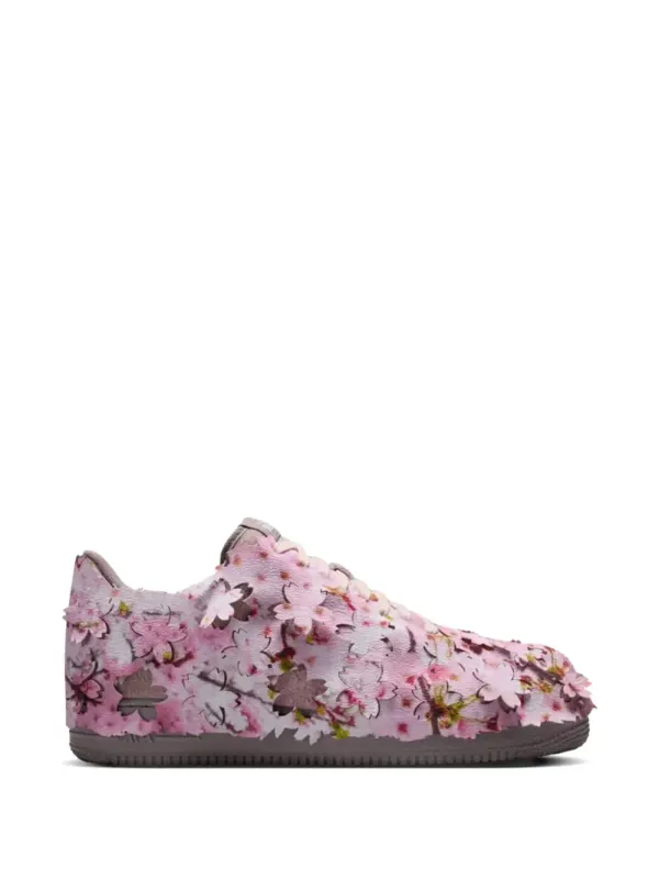 Nike Air Force 1 low sneakers with bloemen – Pink (IQ3472)
