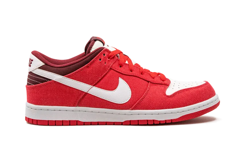 Nike Dunk Low “Hyper Red” (318019-604)