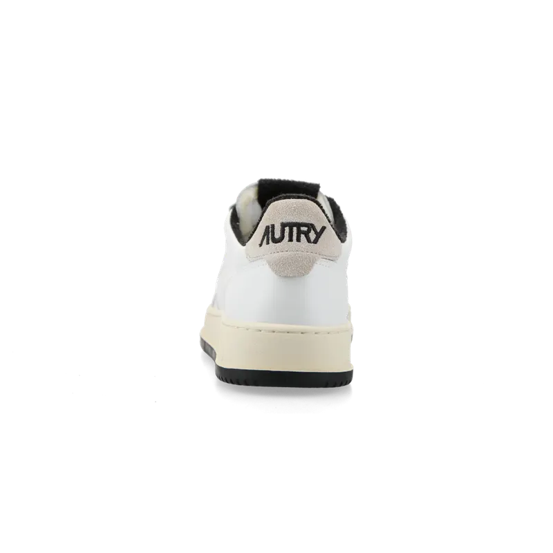 Autry Medalist Low (White / Black) – AULMVS08