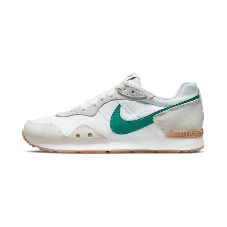 Nike Venture Runneren “White / Summit White / Gum Light Brown / Green Noise” (DJ2004-100)