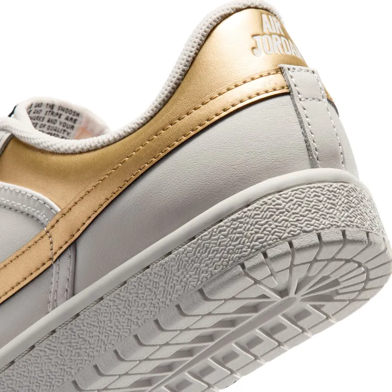 Jordan Skyline Low Swan Metallic Gold (IQ6586-100)