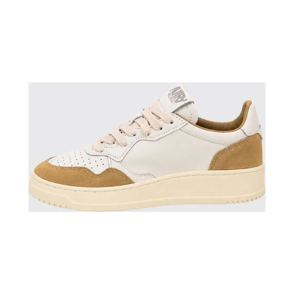 Autry Medalist Low Bicolor Leather with Perforated Toe Ecru (AULWFT18)