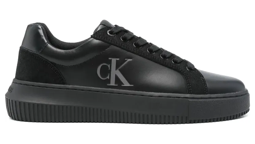 Calvin Klein Jeans mit Logo-Prägung – Black (YW0YW01614)
