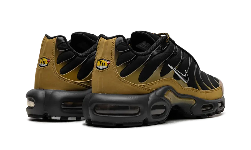 Nike AIR MAX PLUS “Black” (FB9722-700)