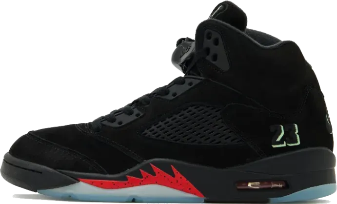 Air Jordan 5 “Halloween” (HQ7978-001): zwart suède dat in het donker gaat gloeien