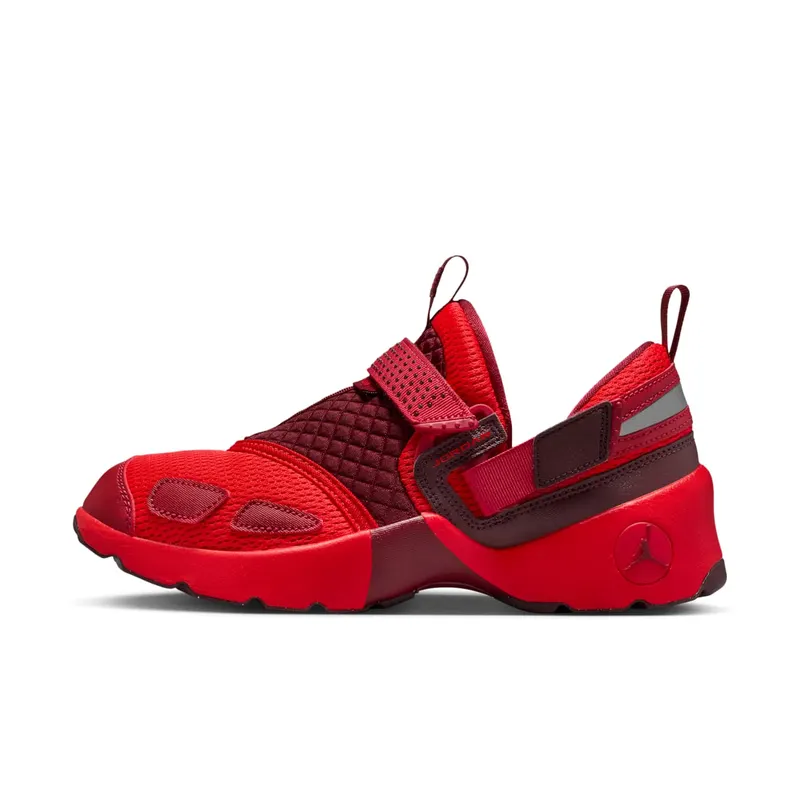 Jordan Trunner LX “Chile Red” (HQ2164-601)