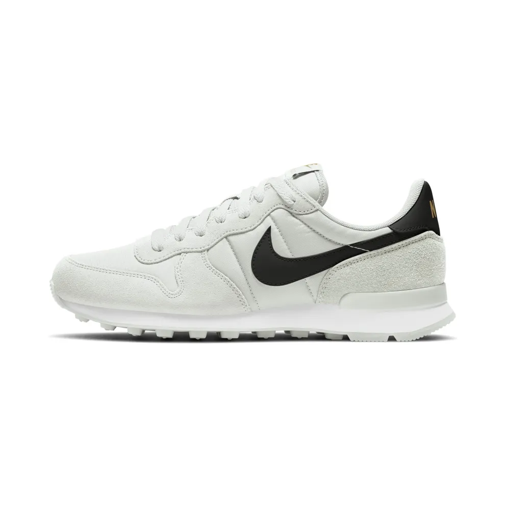 Nike Internationalist “Summit White / Metallic Gold / White / Black” (828407-108)