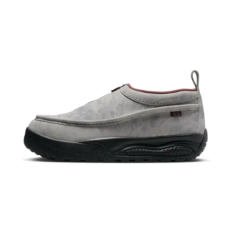 Nike ACG Izy Graphic Design “Light Orewood Brown / Black / Red Sepia / Khaki” (HV4088-100)