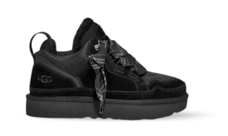 UGG Lowmel “Black”: tonaal zwart met een zachte kraag