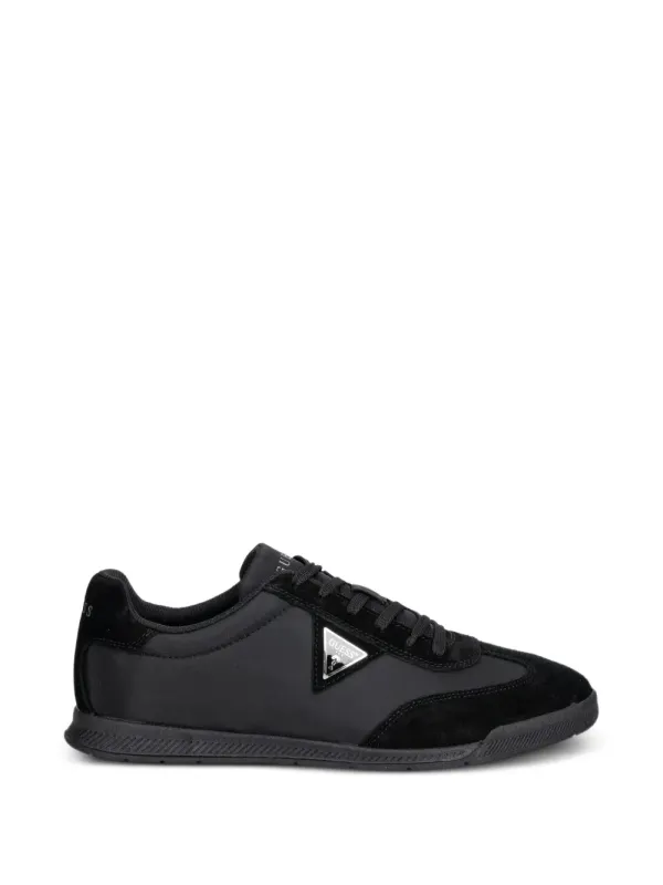 GUESS USA Dasper logo-plaque sneakers – Black (FMTDASSUE12)